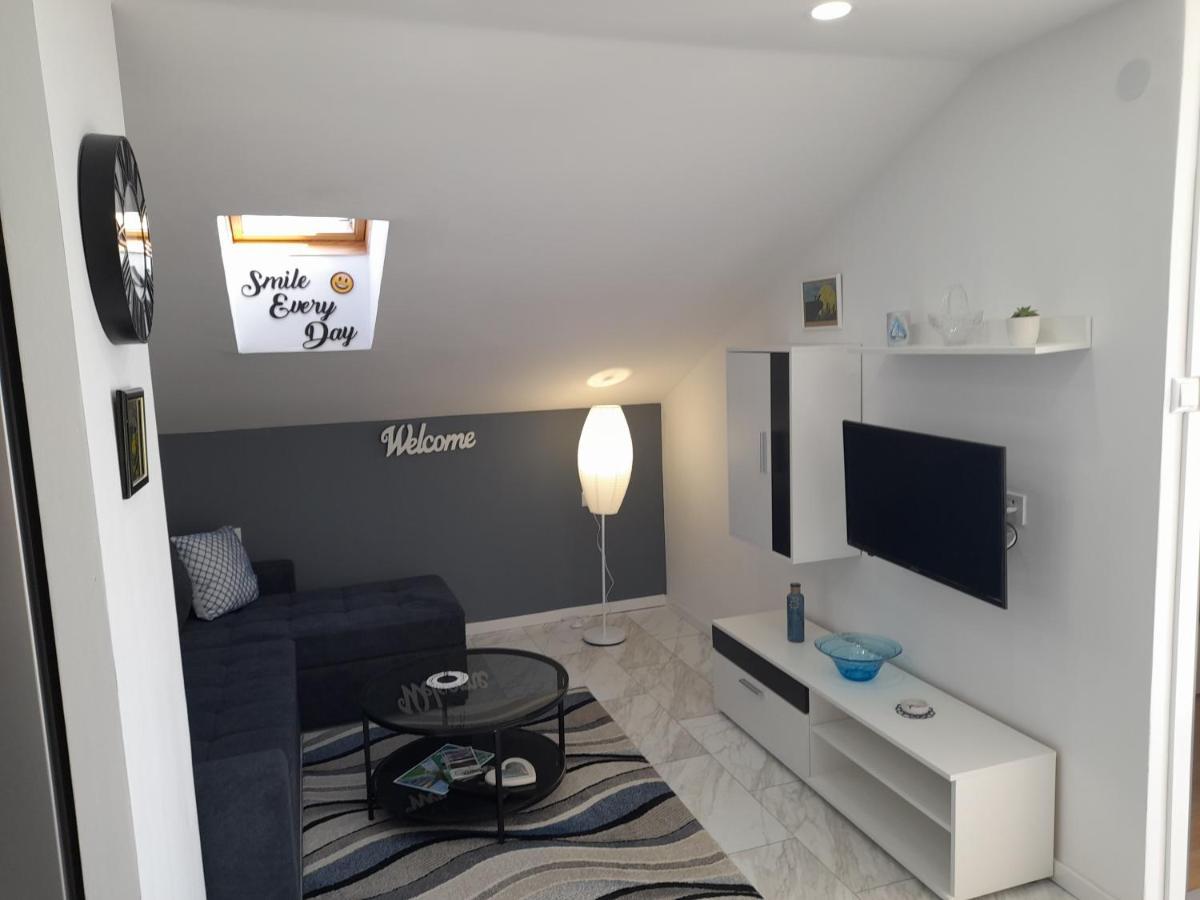 Apartman Prvi Red Do Mora Sveti Filip i Jakov Extérieur photo